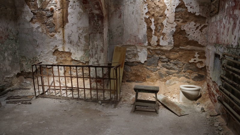 spooky, decline, historic, no people, run-down, wall, penitentiary, weathered, abandoned, ruin, jail, bed frame, toilet, frame, wall - building feature