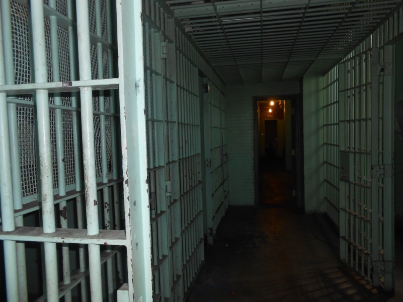 caught, 4K, convict, steel, arcade, old, bars, crime, abandoned, law, cage, jail cells, wall, vintage, bunk beds, building, photo, police, arrest, absence
