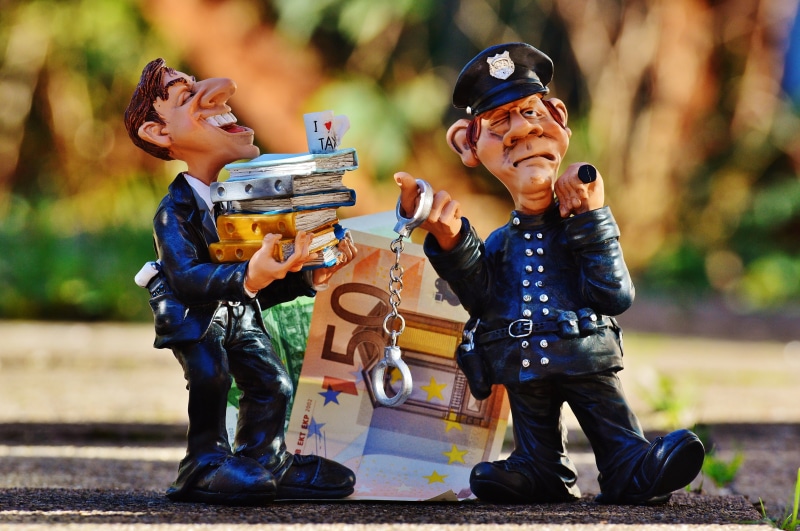 money, scam, tax consultant, 4K, policeman, two people, income tax return, figurine, holding, tax office, full length, real people, arrest, handcuffs