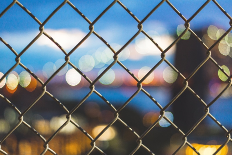 full frame, nature, chain, barrier, metal, backgrounds, close-up, day, 5K, chainlink fence, link, outdoors, gray, glare, security, sunlight, mesh, pattern