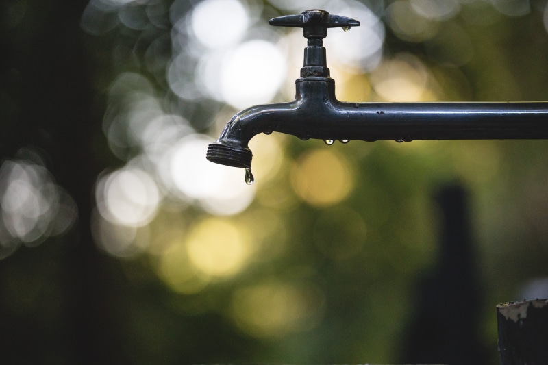 glare, 2K, day, motion, single Object, leaking, faucet, man made object, shower, close-up, raindrop, man made, nature, wet, blur, water, pipe - Tube, black