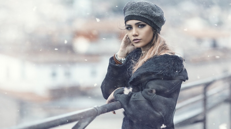 hairstyle, windy, looking at viewer, long hair, women, fur coats, hat, hair, winter, adult, snow flakes, portrait, coats, beauty, blizzard, blonde, 1080P