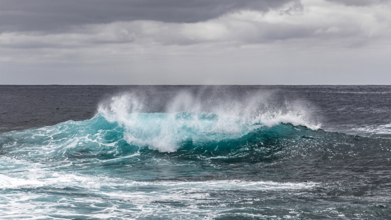motion, weather, ocean, horizon, ominous, 2K, surf, seascape, power in nature, splashing, danger, crest, wind, Waves, power, environment, cloud - sky