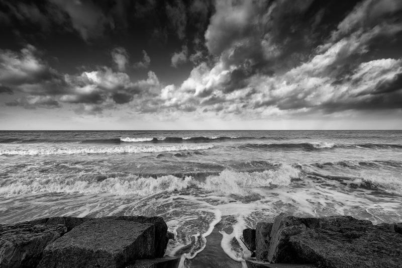 landscape, seascape, outdoors, nature, gray, water, sea, beach, sky, 5K, black And White, storm, wave, coastline, waves, scale, photo