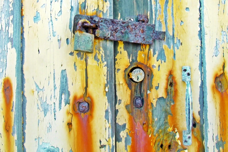 antique, padlock, wood - material, entrance, gate, security, surface, close-up, brown, outdoors, 2K, weathered, backgrounds, wood, lock, abstract, wooden