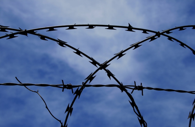 sign, warning sign, 4K, cloud - sky, prison, obstacle, low angle view, danger, Spikes, Fence, protected, focus on foreground, security System, metal, sky
