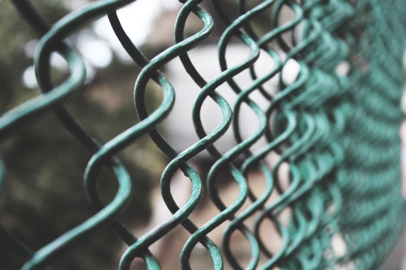 link, 4K, full frame, boundary, connection, metallic, outdoors, safety, wire, security, no people, selective, barrier, focus, wire mesh, pattern, complexity
