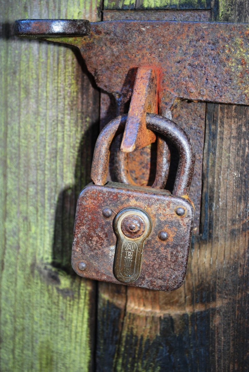 close-up, no people, safety, wood - material, Retro, day, Farm, security, Old, Antique, latch, Barn, rusty, 4K, closed, Lock, door, secure, padlock, textured