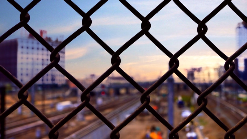 chainlink fence, chain, crisscross, safety, 2K, built structure, security, cyclone, pattern, grid, backgrounds, boundary, blur, protection, gray, sky