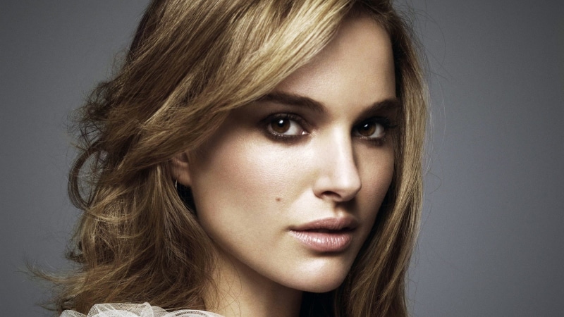 body part, gray background, actress, beauty, young adult, one person, beautiful woman, human face, Natalie Portman, fashion, adult, human body part, hair