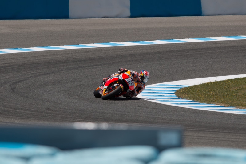 sports track, sports helmet, sports race, day, mode of transportation, action, people, competition, riding, championship, car race, race, transportation