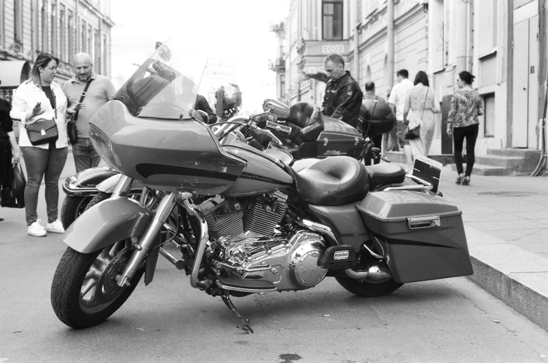day, motobike, building exterior, land vehicle, motor, adult, street, shoe, men, outdoors, rotor, lifestyles, women, person, architecture, city, group of people