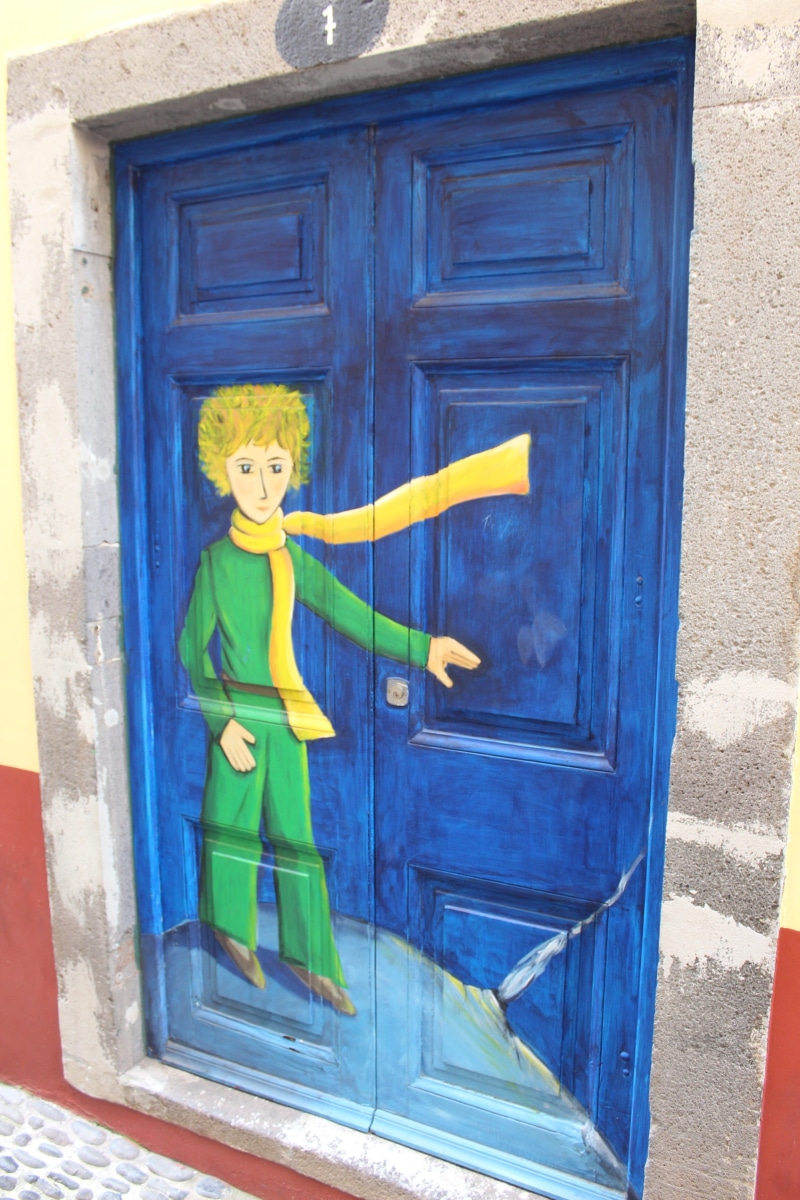 entrance, representation, window, built structure, building exterior, creativity, art and craft, day, Door, green color, male likeness, outdoors, female likeness