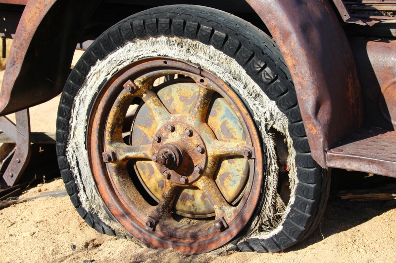 decay, transportation, land, land Vehicle, tire, day, vehicle, rubber, rust, disintegration, broken, truck, weathered, stationary, agricultural machinery