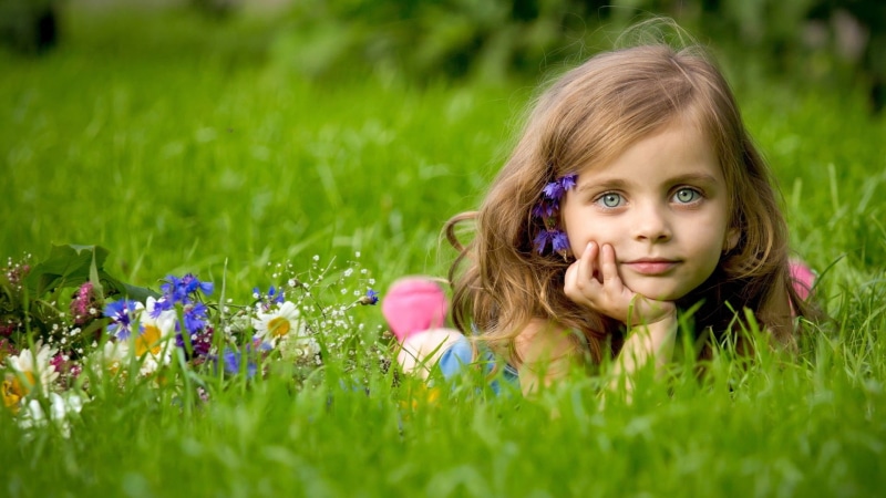 green Color, girls, women, plant, lawn, preschool Age, small, lifestyle, child, children Only, blond Hair, offspring, cute, one Person, beautiful, beauty In Nature