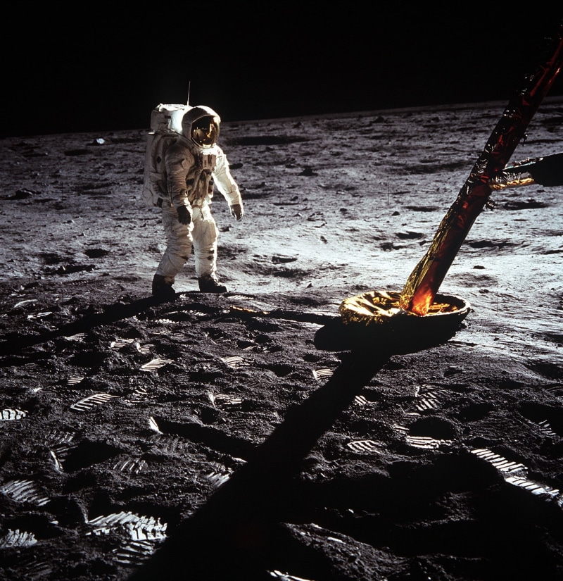suit, white, leisure activity, offspring, food, sunlight, food and drink, full length, child, vacations, astronaut, space, nature, Moon, outdoors, people