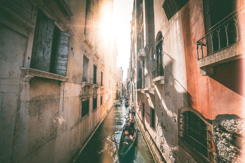 sea, residential district, nautical vessel, street, built structure, alley, sunlights, sunlight, boats, polaroid, outdoors, historic, traveling, venezia