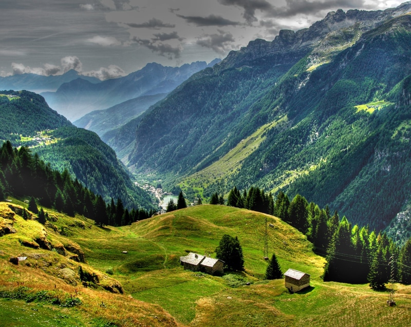 sky, alpi, mountain, grass, house, top, f25, deep valley, gray, scenics, hill, white, summer, mountains, green field, wooden, alps, lombardia, daytime