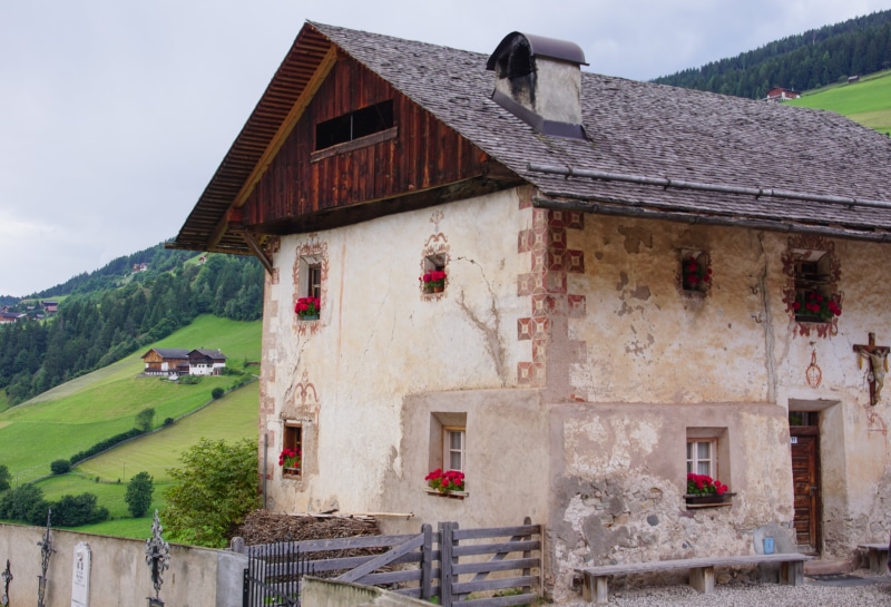 bank, leaves, travel destinations, sky, ramoi, picket fence, grass, fireplace, roof, outdoors, buildings, cemetery, peasant woman, history, fairy, lime