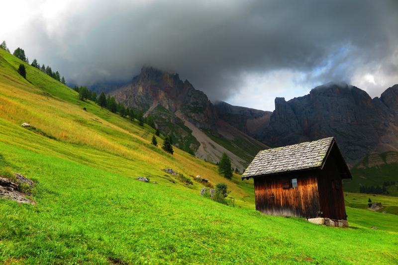 beauty in nature, hut, tranquility, tranquil scene, 4K, cottage, cloud - sky, land, landscape, architecture, field, grass, nature, no people, canazei
