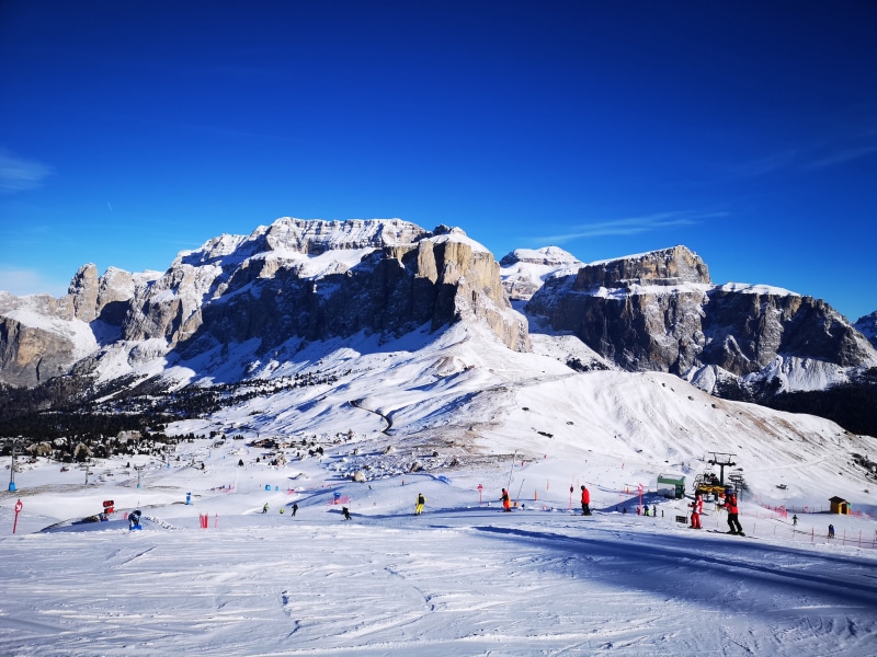 la villa, scenics - nature, mountain range, ski holiday, trip, group of people, leisure activity, holiday, snowcapped mountain, travel destinations, skiing