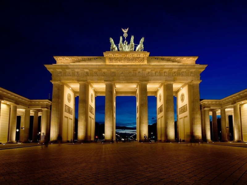 no people, illuminated, architecture, building exterior, city gate, 720P, built structure, outdoors, sculpture, memorial, building, travel destinations