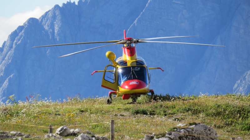mode of transportation, landing - touching down, south tyrol, sky, flying, 4K, day, field, airplane, mid-air, aerospace industry, motion, three zinnen
