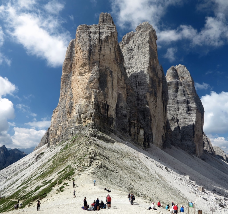 leisure activity, mountain, vacations, crowd, mountain range, sky, tourism, day, women, trip, outdoors, large group of people, group of people, lifestyles