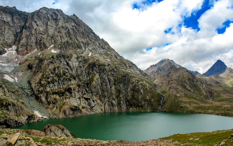 located, vishansar, near, high, kilometers, width, altitude, km, length, 1080P, oligotrophic, lake, alpine, meters, maximum, sonamarg