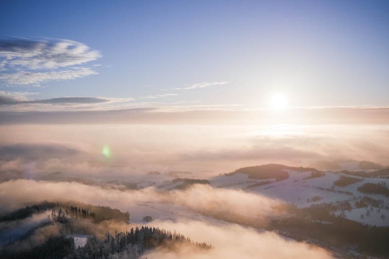 scenics, sunbeam, copy space, sun, tranquility, travel, evening, sunrise - Dawn, Foggy, sunlight, outdoors, mountain, views, Mountains, top, cold, beautiful