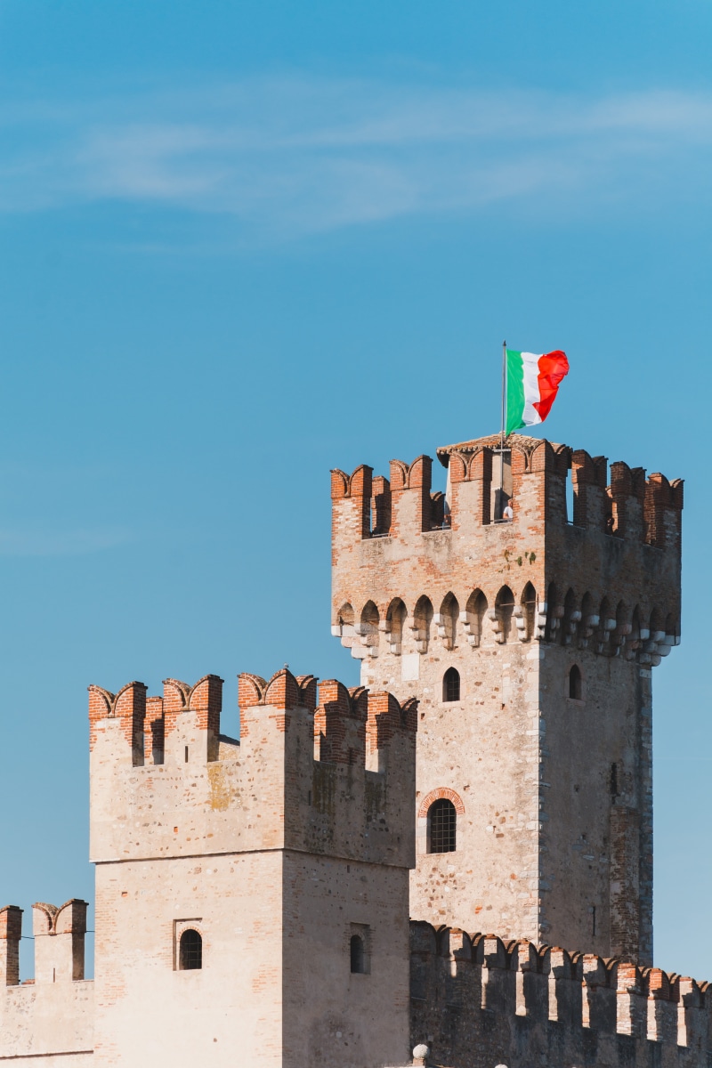 nature, blue, architecture, 5K, castello di sirmione, the past, history, built structure, travel destinations, building exterior, sunlight, garda lake