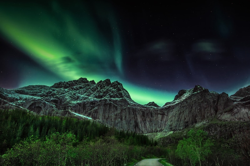 night, lights, mountain, northern, 1080P, northern lights, trees, Norway, mountains, road