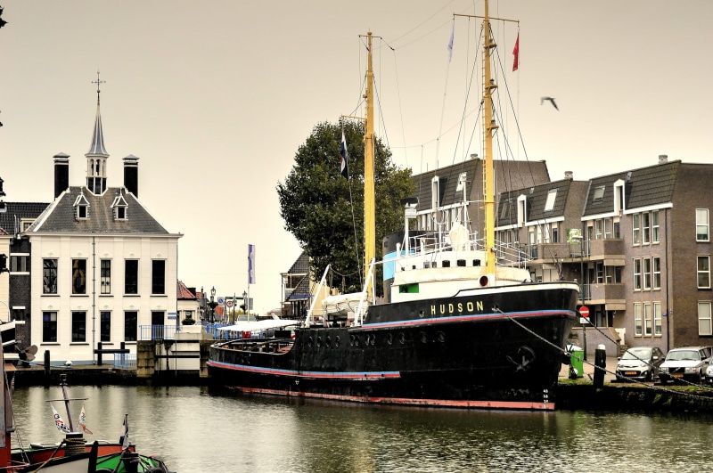 river, outdoors, waterfront, mode of transportation, tug, city, no people, nature, sky, moored, architecture, hudson, building exterior, transportation