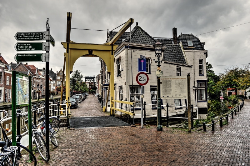 building exterior, bridge - man made structure, direction, 2K, mode of transportation, city, bridge, building, outdoors, the way forward, incidental people