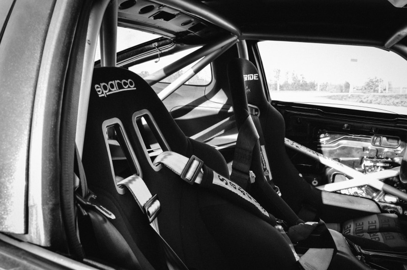 transportation, mode of transportation, car, vehicle interior, window, gorinchem, travel, fast, vehicle seat, real people, motor vehicle, day, speed, low section