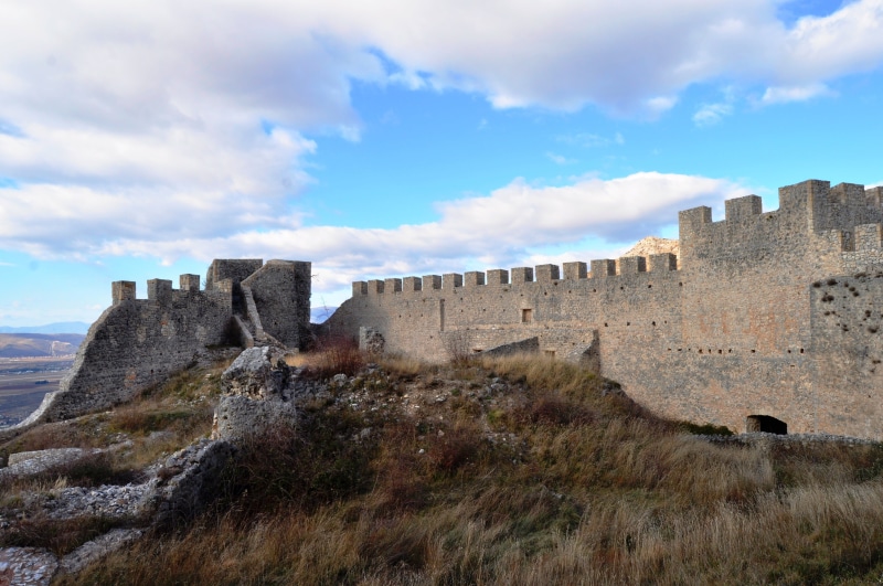 4K, fort, building exterior, no people, historical, ancient civilization, travel destinations, outdoors, castle kosaca, wall, sky, historic, ancient, ruined