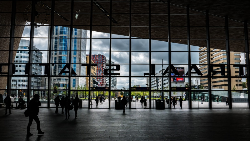 lifestyles, crowd, terminal, convention center, group of people, real people, interior, netherlands, city, city life, modern, 4K, people, built structure