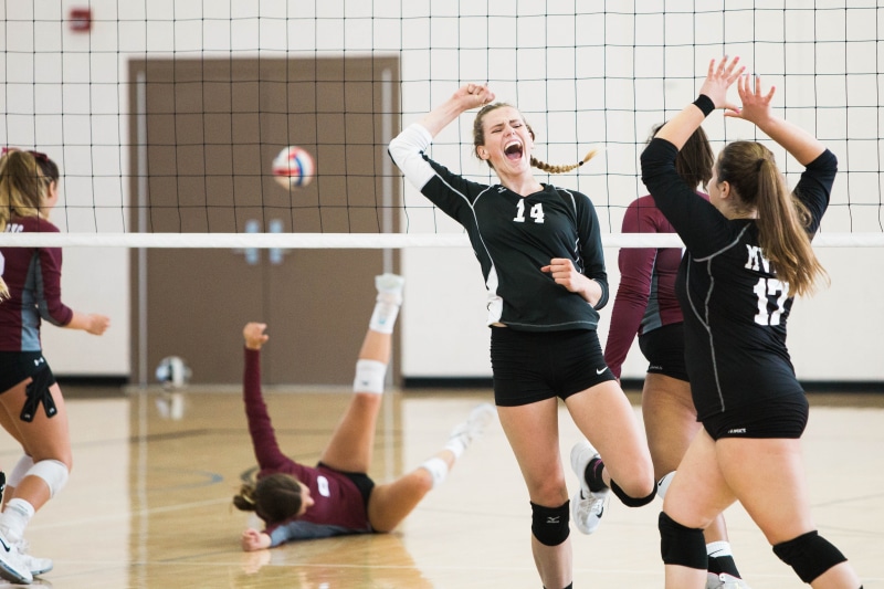 team sport, volleyball, clothing, lifestyles, shorts, healthy lifestyle, black color, full length, practicing, person, inside, girls, oceanside, floor