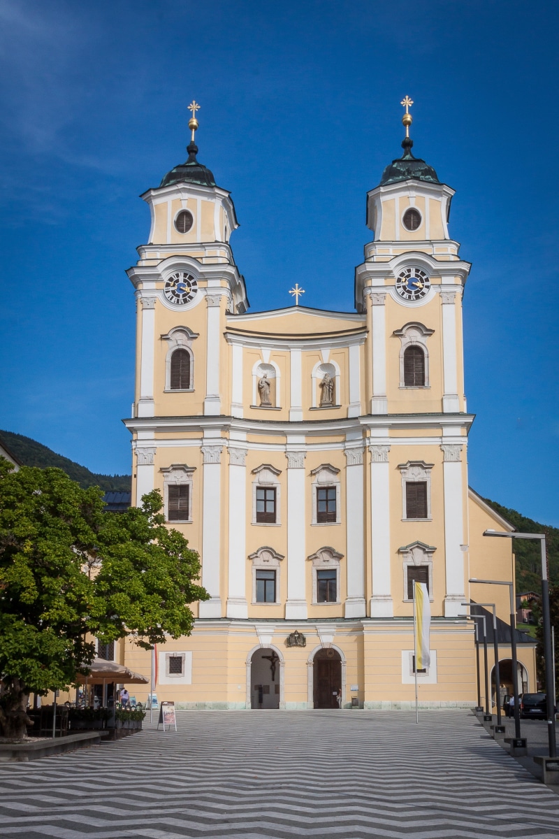 built structure, blue, facade, building exterior, building, alpine, sky, mondsee, church, clock, no people, spirituality, place of worship, travel destinations