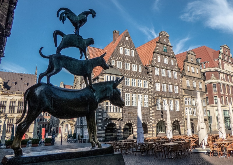 hahn, town musicians, fairy tales, no people, travel, animal representation, luxury, bremen, history, the past, historic center, figures, cat, nature, travel destinations