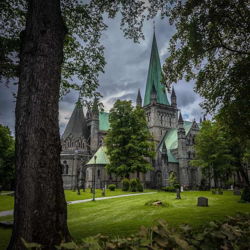 church, built structure, outdoors, intimidating, grass, 4K, norway, green color, framing, tree, lawn, spire, plant, nature, day, cloudy, belief, building