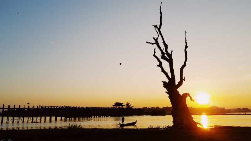 ubeinbridge, mandalay, outdoors, reflection, nature, tree, water, bird, pont u-bein - amarapura, sky, tranquility, 5K, silhouette, orange color, vertebrate