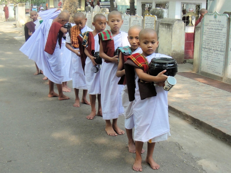 monk, religion, child, faith, girls, mandalay, myanmar, midday meal, people, monastery, women, togetherness, boys, children, females, childhood, day, men