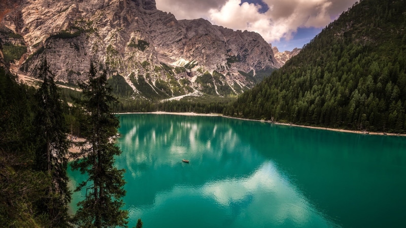 turquoise colored, crater lake, plant, non-urban scene, glacial lake, outdoors, green color, mountain range, nature, 1080P, tarn, no people, lake, mountain lake
