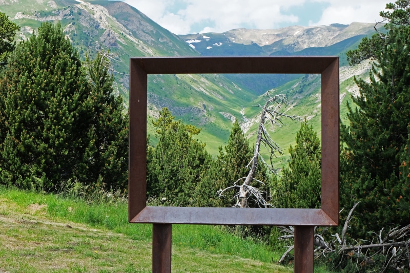 framework, field, plant, land, photo, green color, tree, scenics - nature, mountains, tranquil scene, growth, architecture, day, summit, holiday, built structure