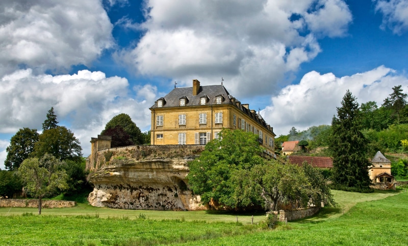 scenic, outside, sky, tree, house, cloud - sky, palace, land, france, 2K, spring, built structure, day, clouds, travel destinations, landscape, mansion