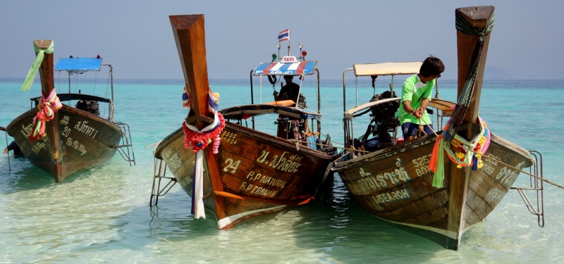 horizon over water, longtail, travel, sky, 5K, people, day, horizon, thailand, boat, mode of transportation, fisherman, women, wooden post, gondola - traditional boat