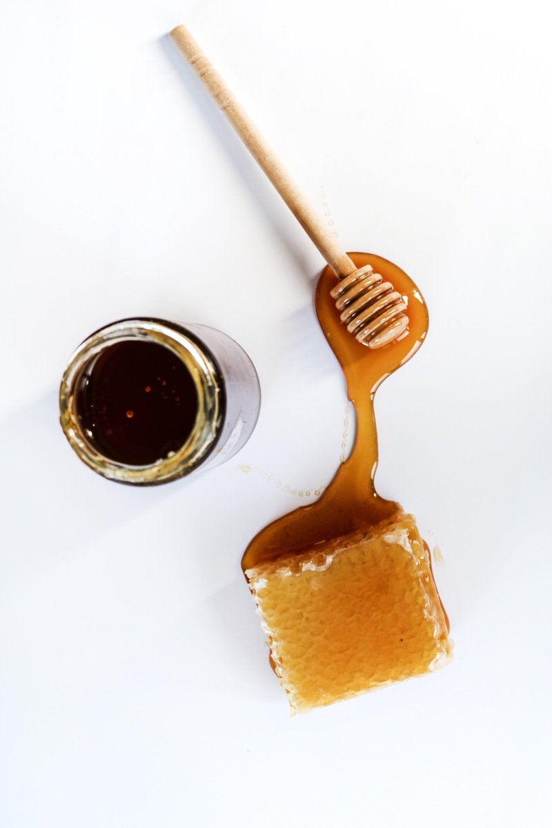 brown, honey stick, 5K, sweet Food, table, eating, yellow, gourmet, backgrounds, bamboo Dipper, freshness, ingredient, spoon, breakfast, syrup, cake, pouring