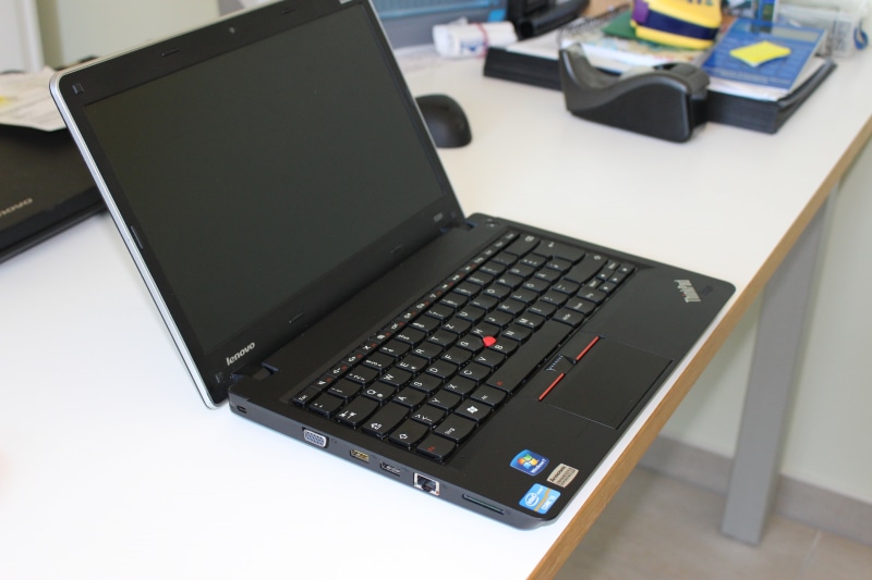 leave, computer keyboard, keyboard, portability, indoors, connection, wireless technology, communication, furniture, calculator, top, 5K, hardware, internet