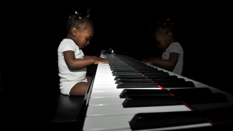 performer, black Color, musical equipment, musical Instrument, innocence, caucasian Ethnicity, 1080P, white, arts And Entertainment, hobbies, art, key